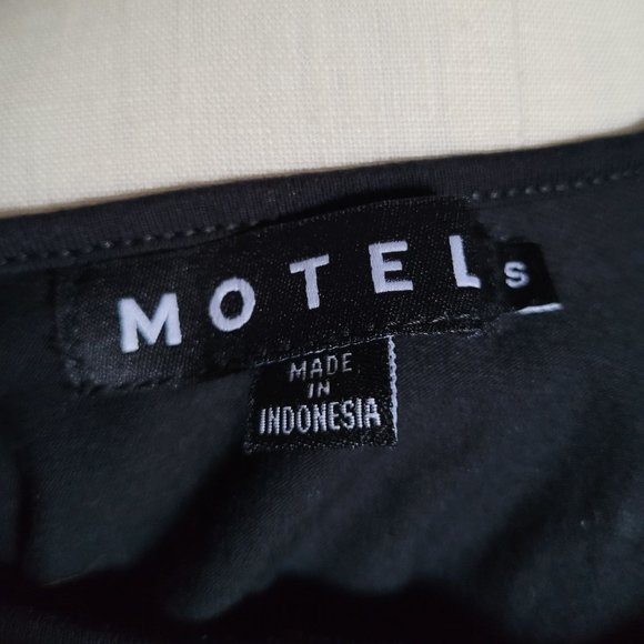 *FREE ADD ON* Motel Cajsa Crop Top in Black (Size S) - Picture 6 of 8